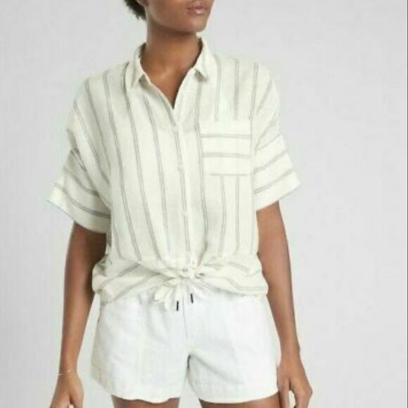 🚨4/$25 Athleta Anguilla Button Top Size Medium - Picture 1 of 8